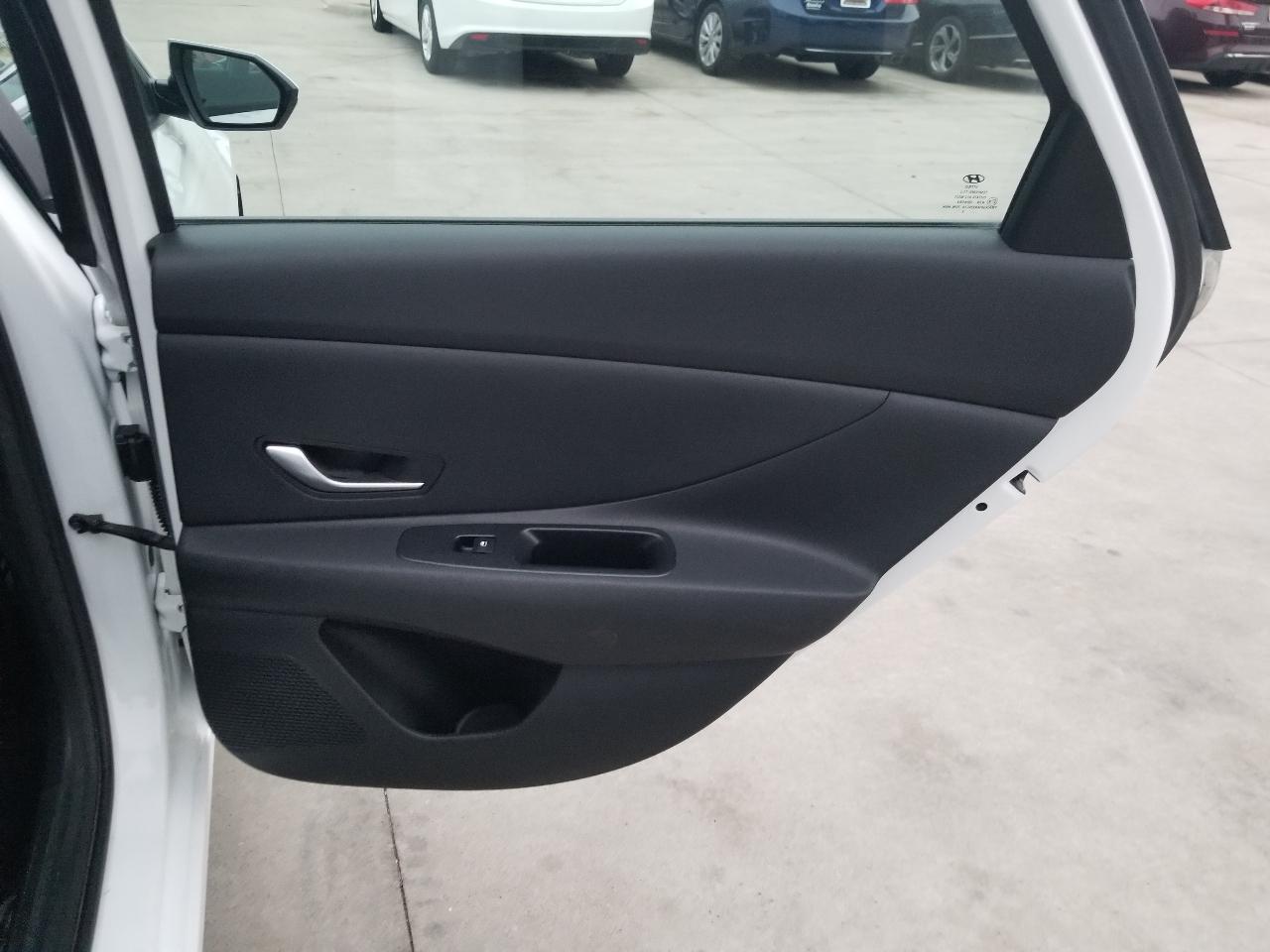 Hyundai Elantra SE IVT 2021