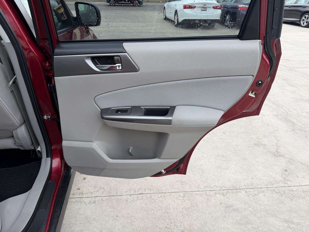 Subaru Forester 4dr Auto 2.5X Premium 2012