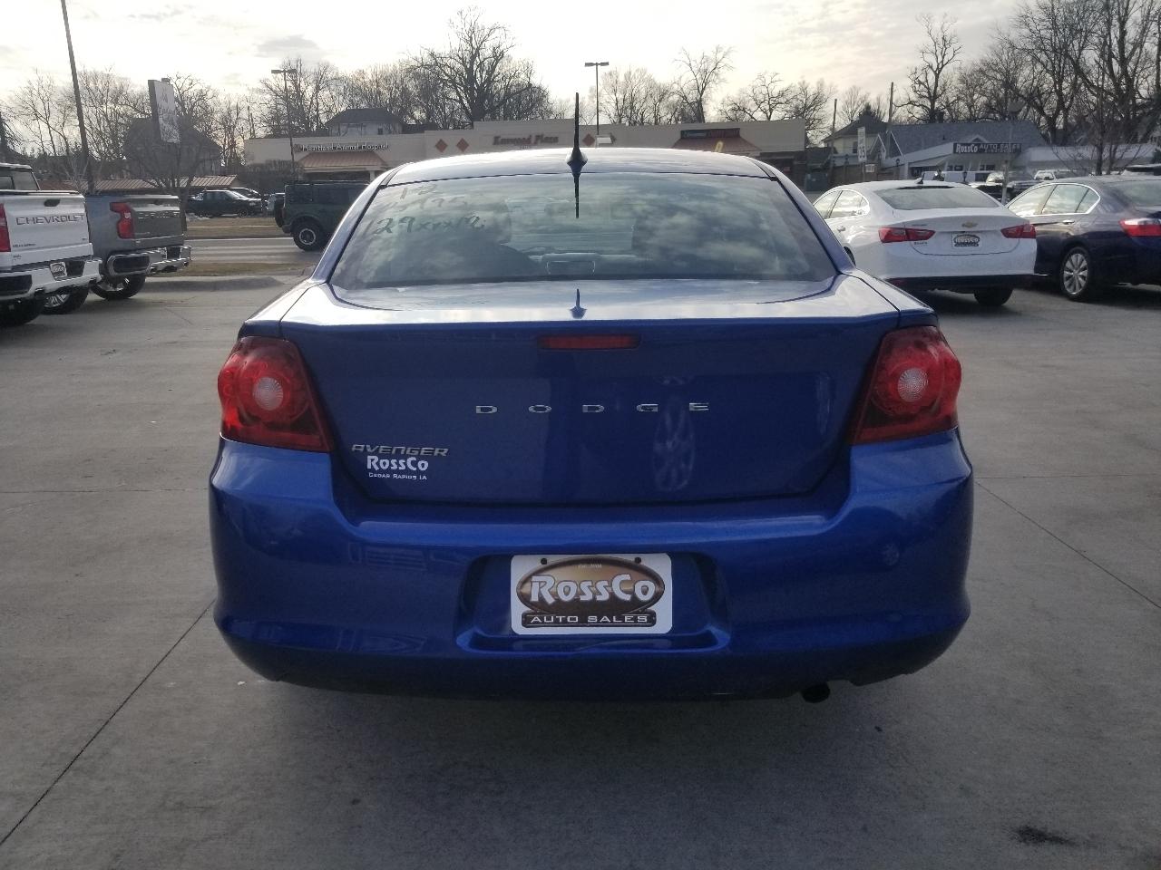 Dodge Avenger 4dr Sdn SXT 2012