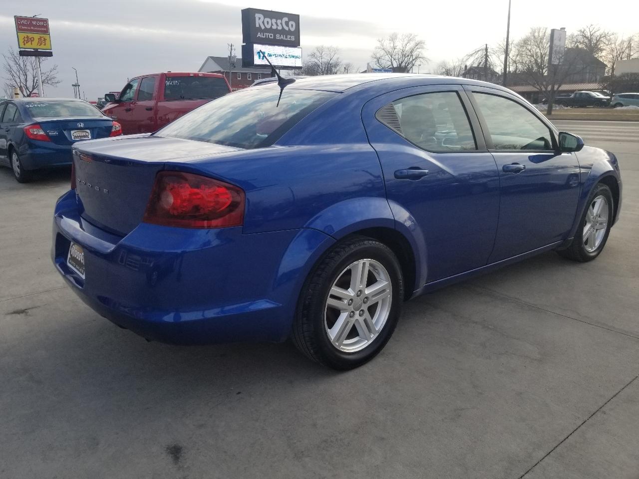 Dodge Avenger 4dr Sdn SXT 2012