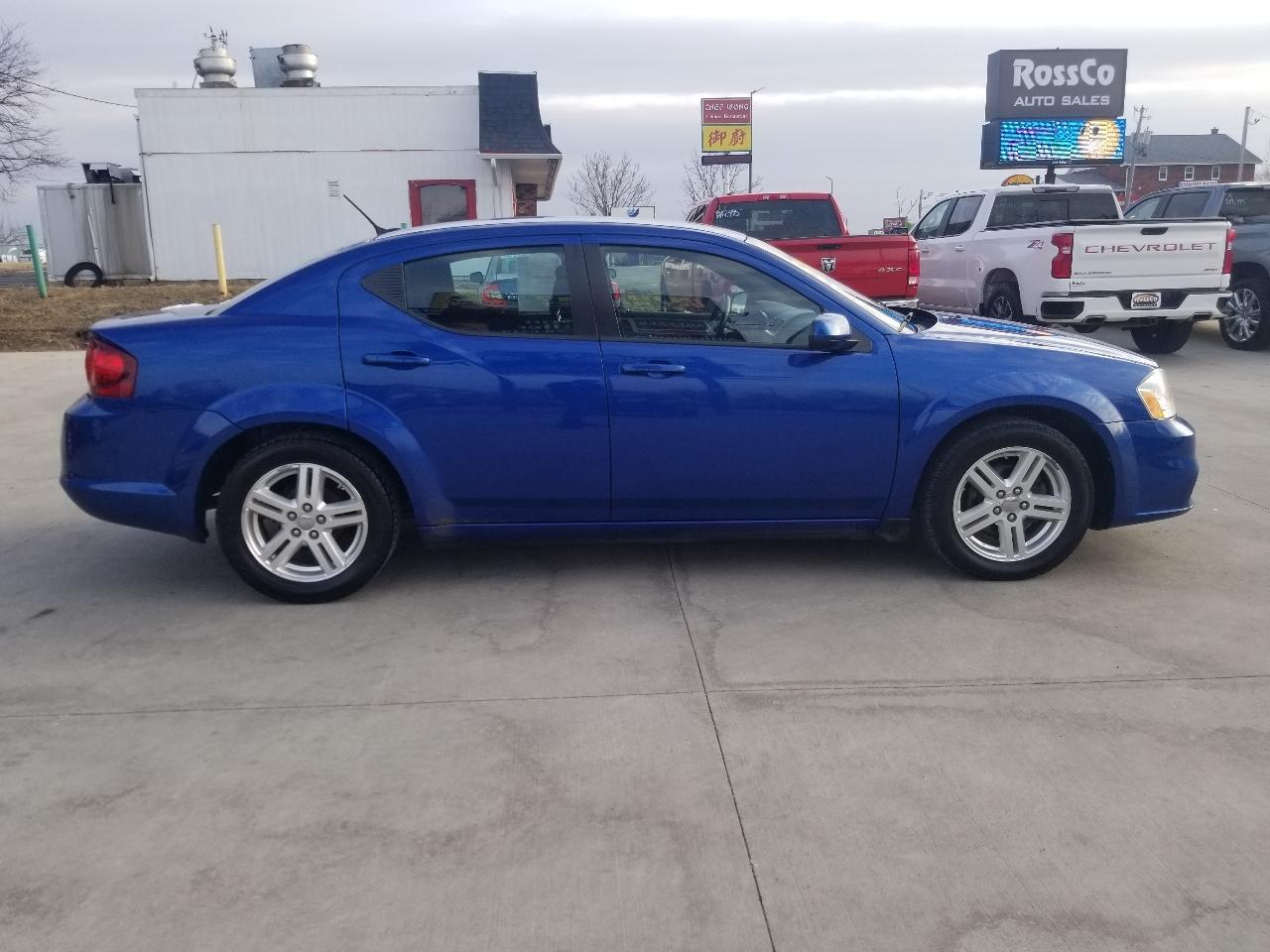 Dodge Avenger 4dr Sdn SXT 2012