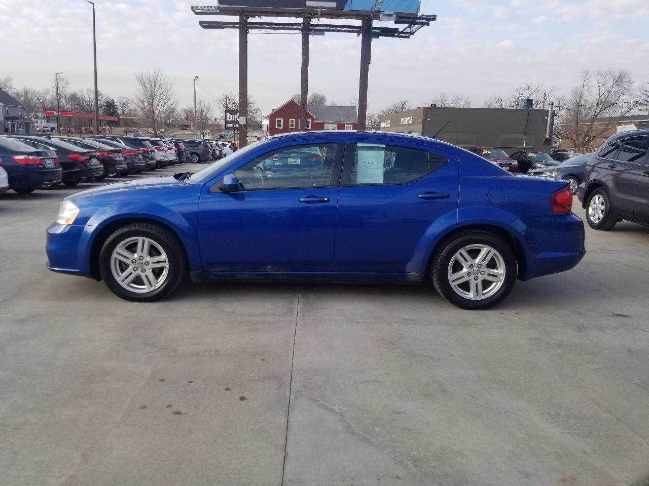 Dodge Avenger 4dr Sdn SXT 2012