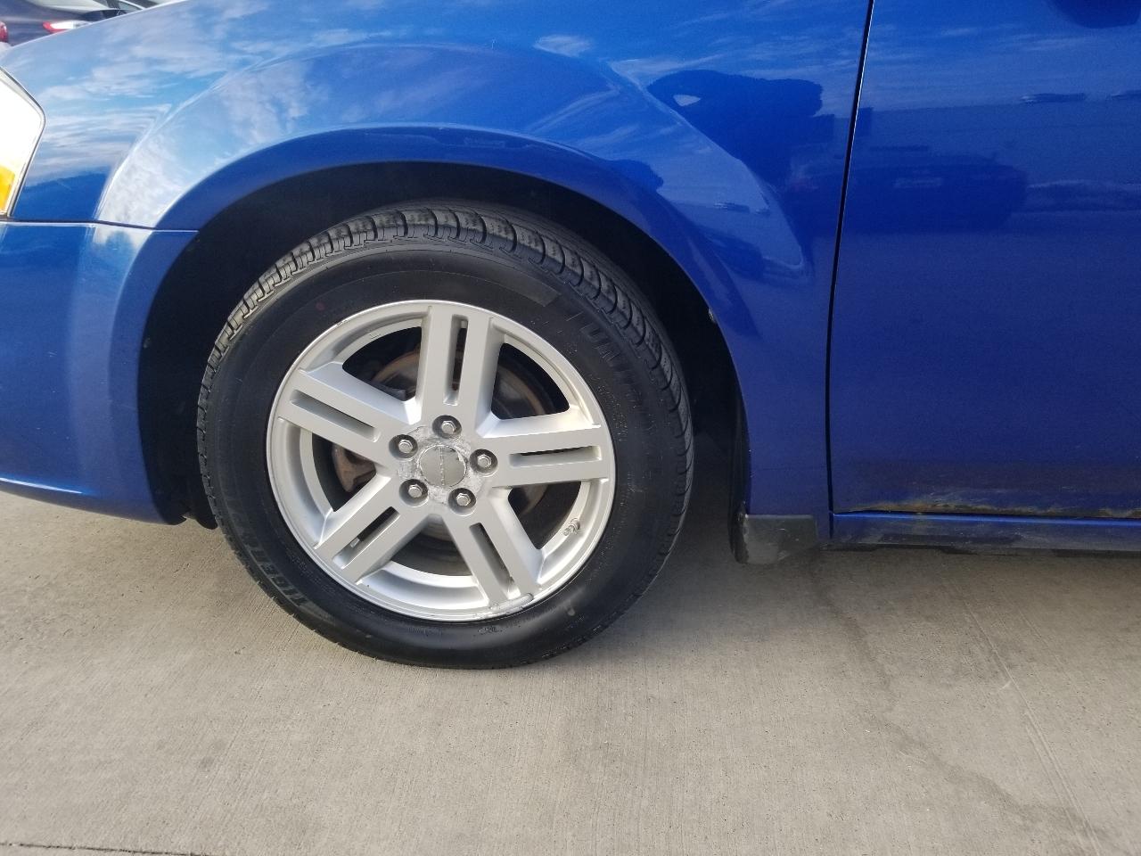 Dodge Avenger 4dr Sdn SXT 2012