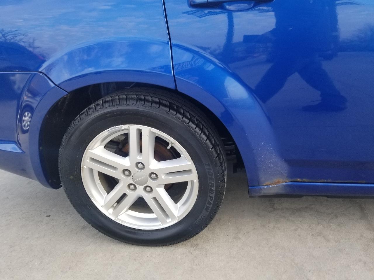 Dodge Avenger 4dr Sdn SXT 2012