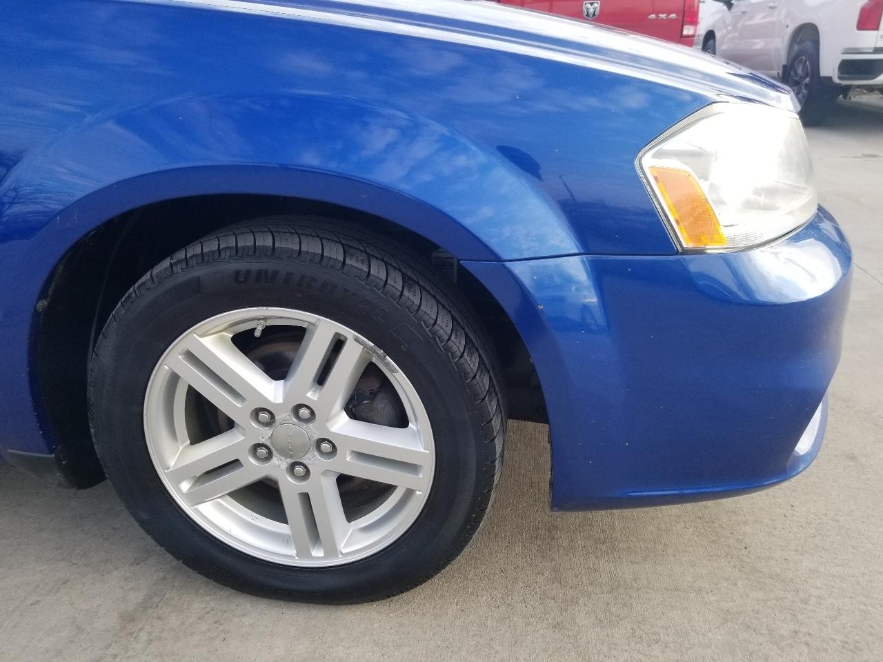 Dodge Avenger 4dr Sdn SXT 2012