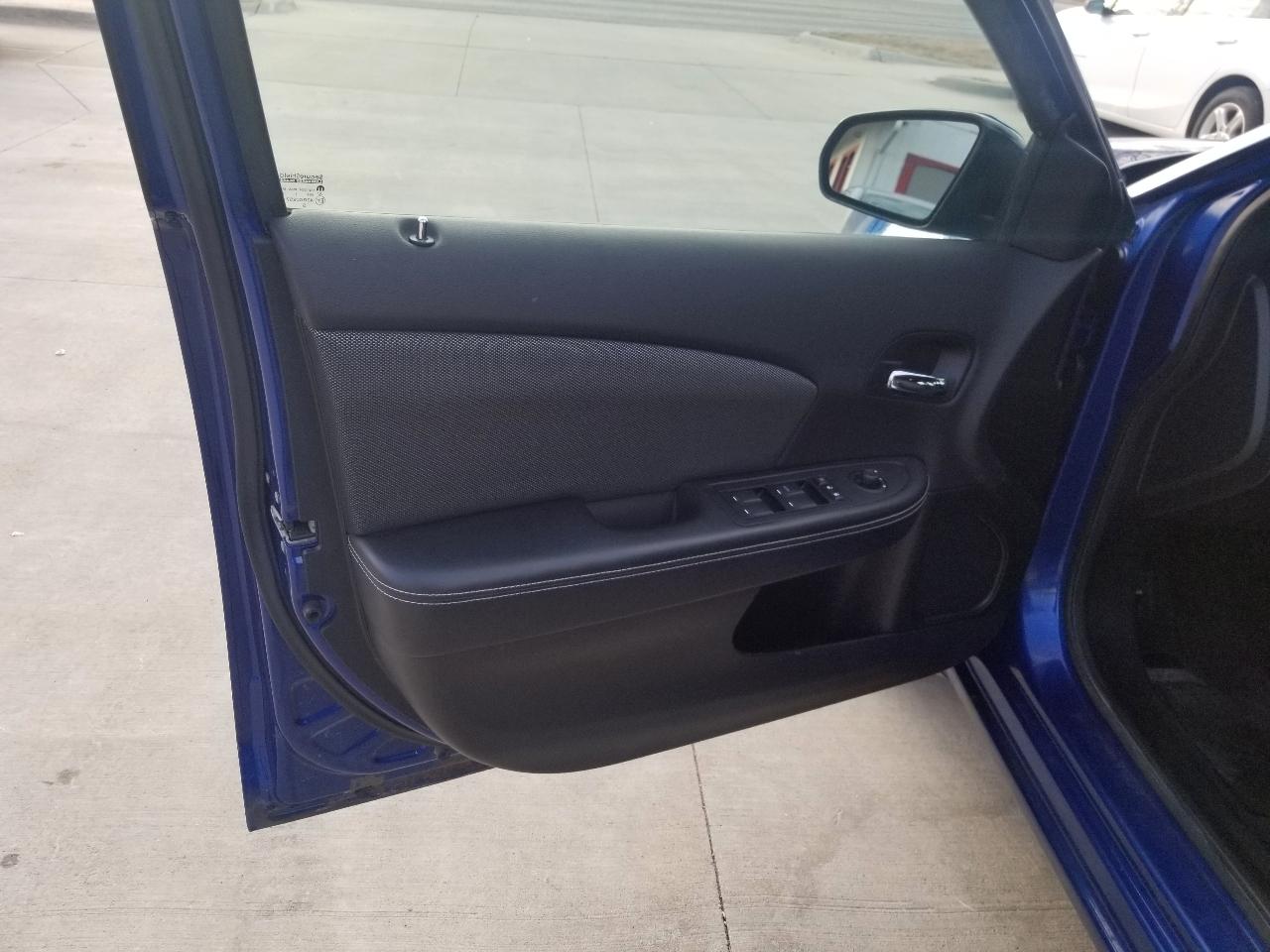 Dodge Avenger 4dr Sdn SXT 2012