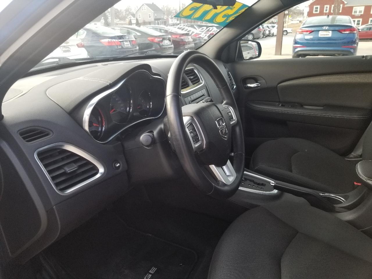 Dodge Avenger 4dr Sdn SXT 2012