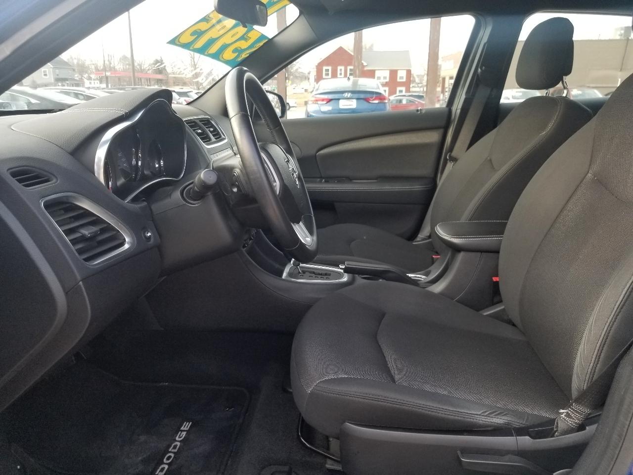 Dodge Avenger 4dr Sdn SXT 2012