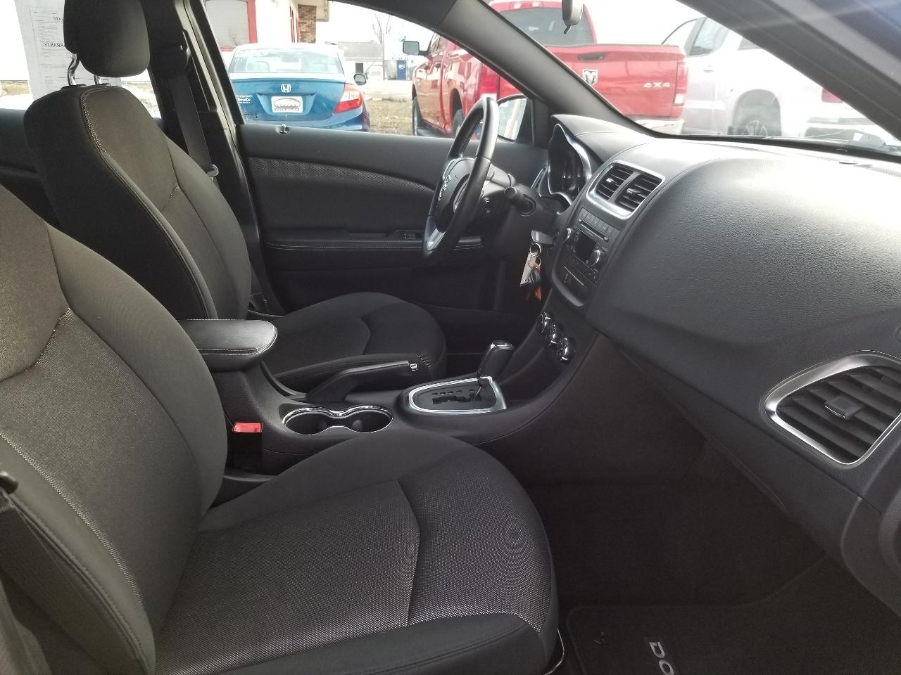 Dodge Avenger 4dr Sdn SXT 2012