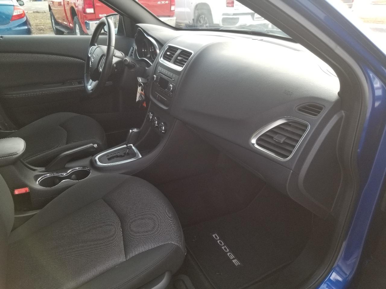 Dodge Avenger 4dr Sdn SXT 2012