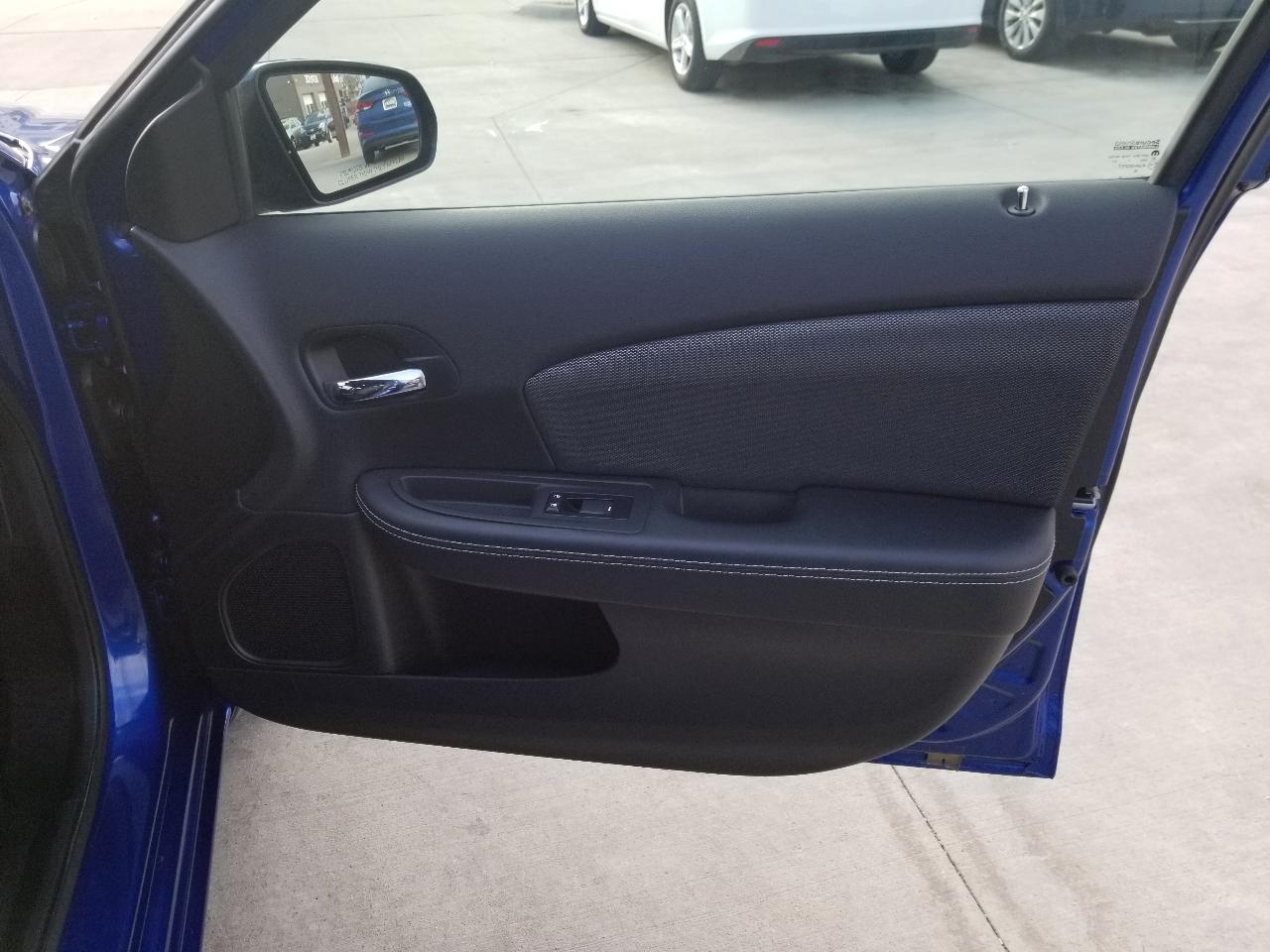 Dodge Avenger 4dr Sdn SXT 2012