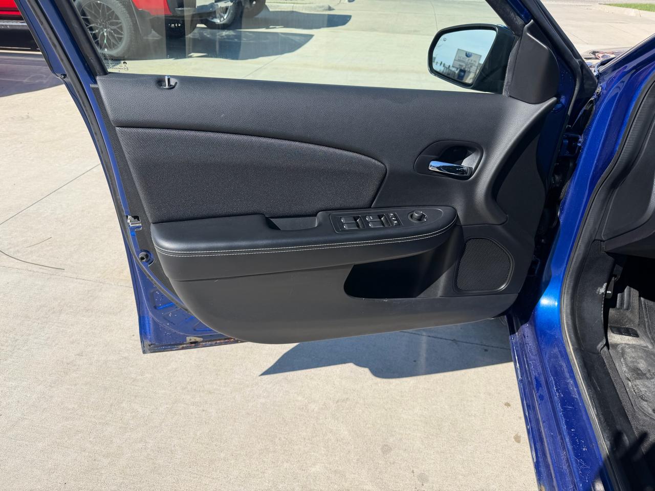 Dodge Avenger 4dr Sdn SXT 2012