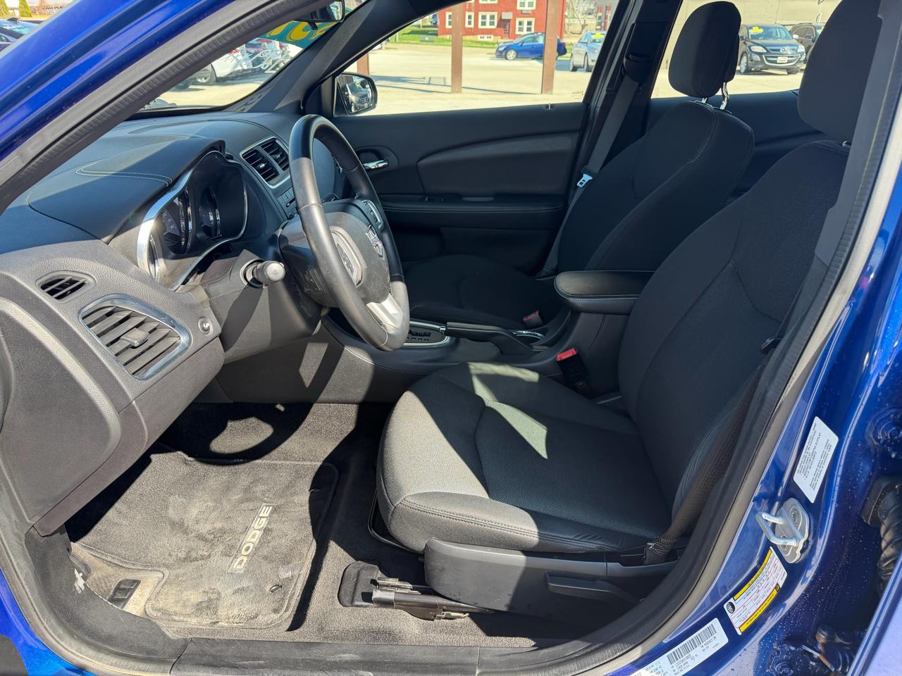 Dodge Avenger 4dr Sdn SXT 2012