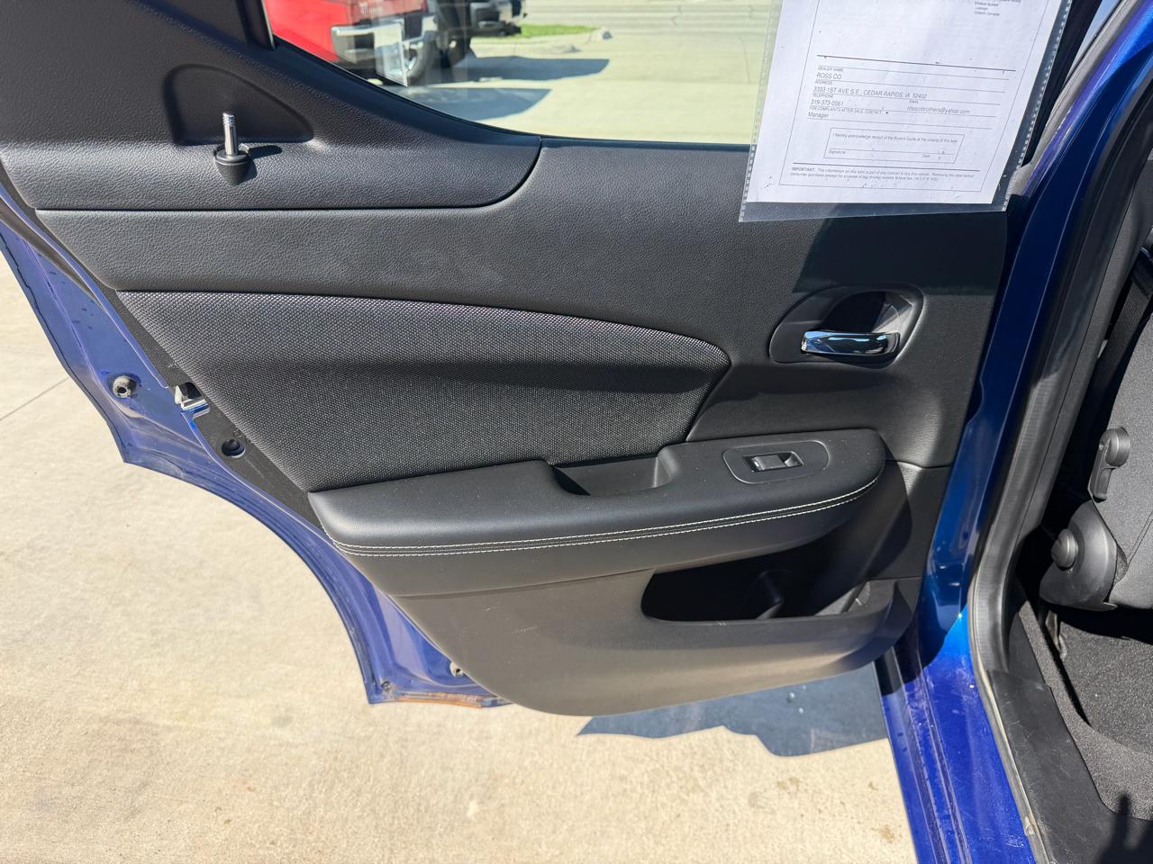 Dodge Avenger 4dr Sdn SXT 2012