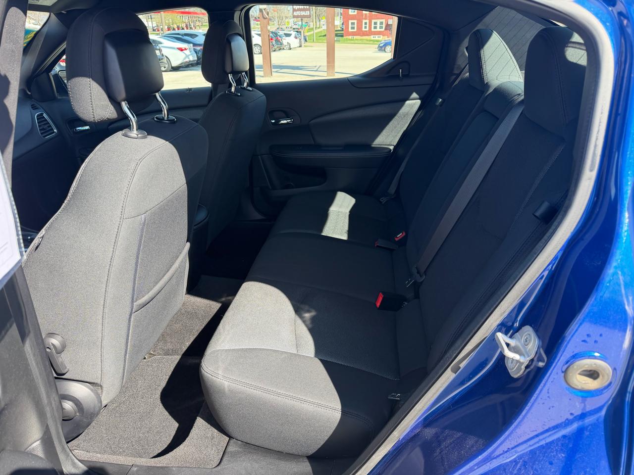 Dodge Avenger 4dr Sdn SXT 2012