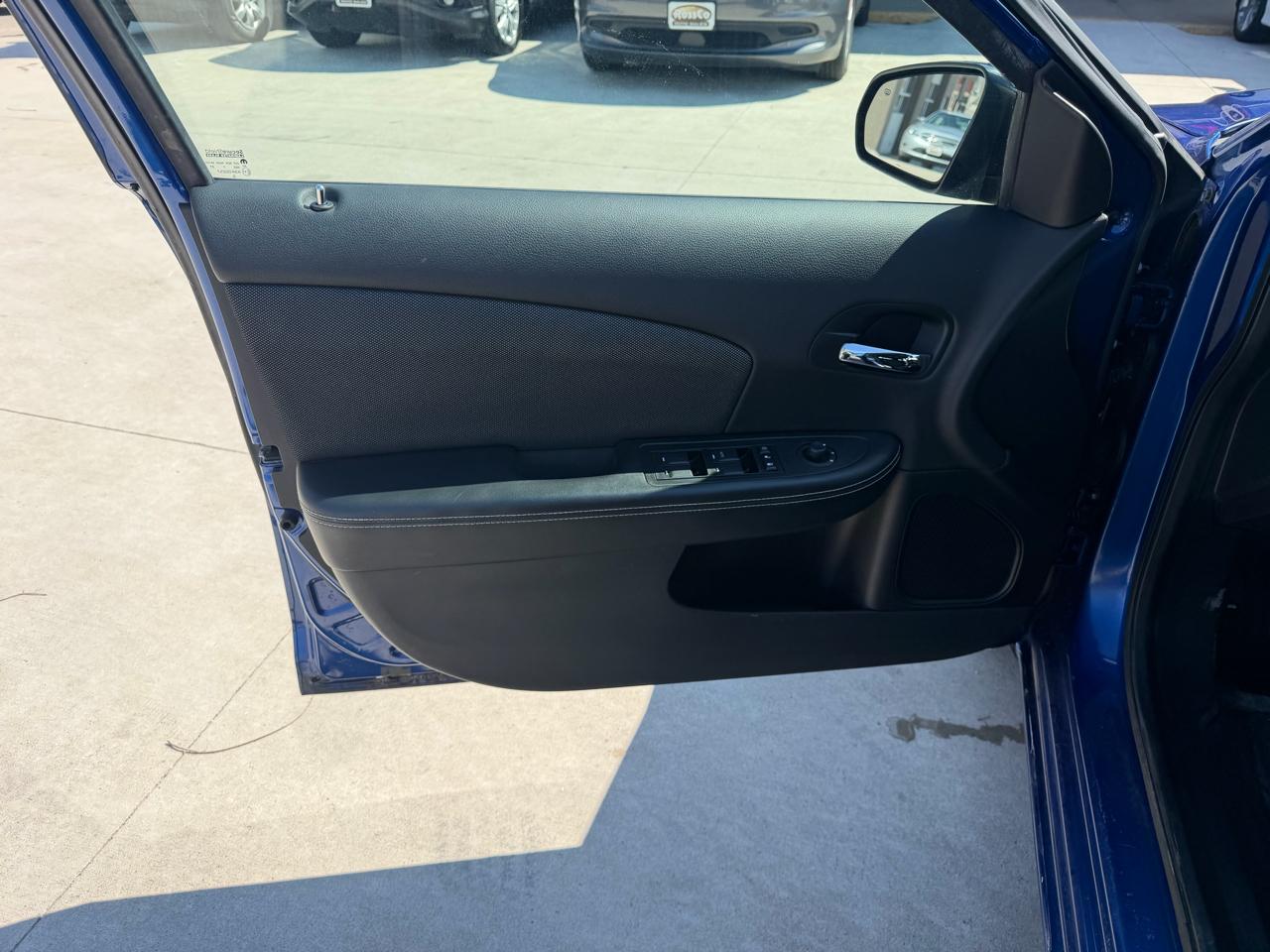 Dodge Avenger 4dr Sdn SXT 2012