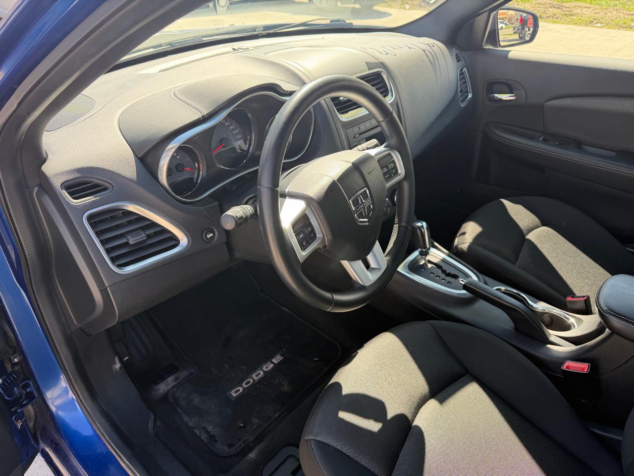 Dodge Avenger 4dr Sdn SXT 2012