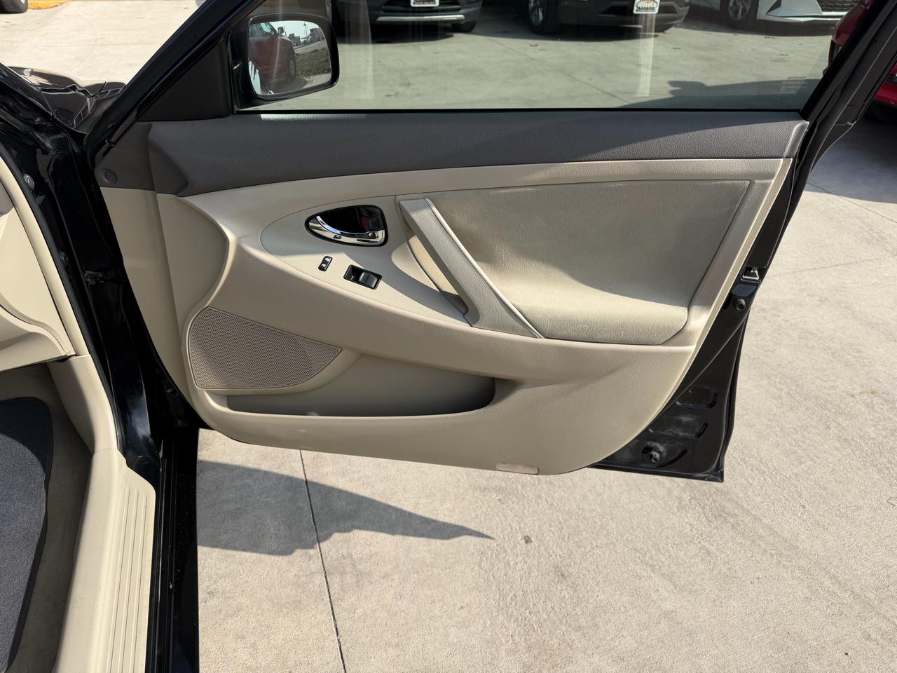 Toyota Camry 4dr Sdn I4 Auto (Natl) 2009