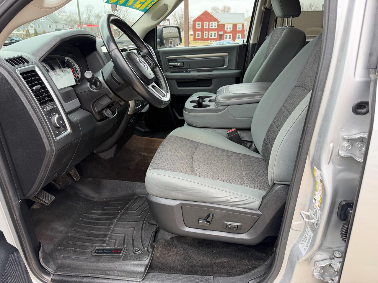 RAM 1500 4WD Crew Cab 140.5" Big Horn 2015