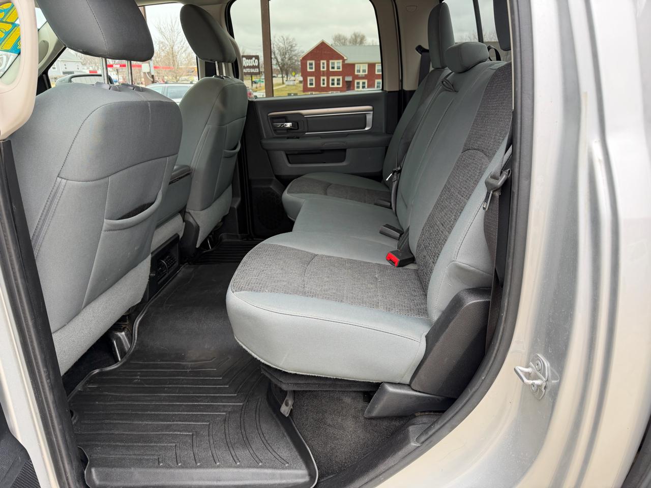 RAM 1500 4WD Crew Cab 140.5" Big Horn 2015