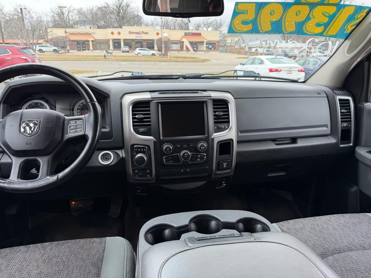 RAM 1500 4WD Crew Cab 140.5" Big Horn 2015