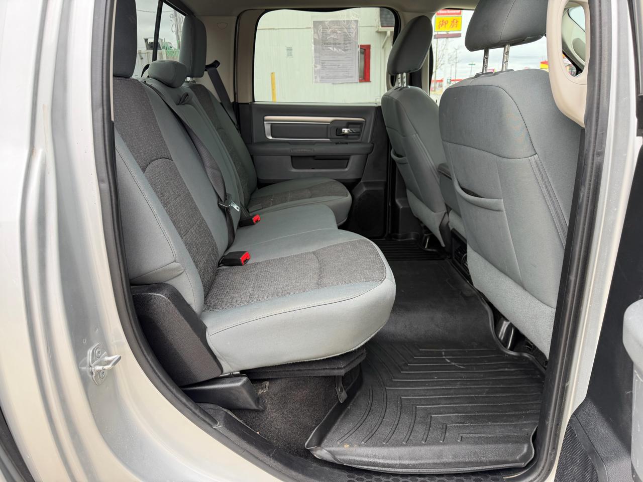 RAM 1500 4WD Crew Cab 140.5" Big Horn 2015