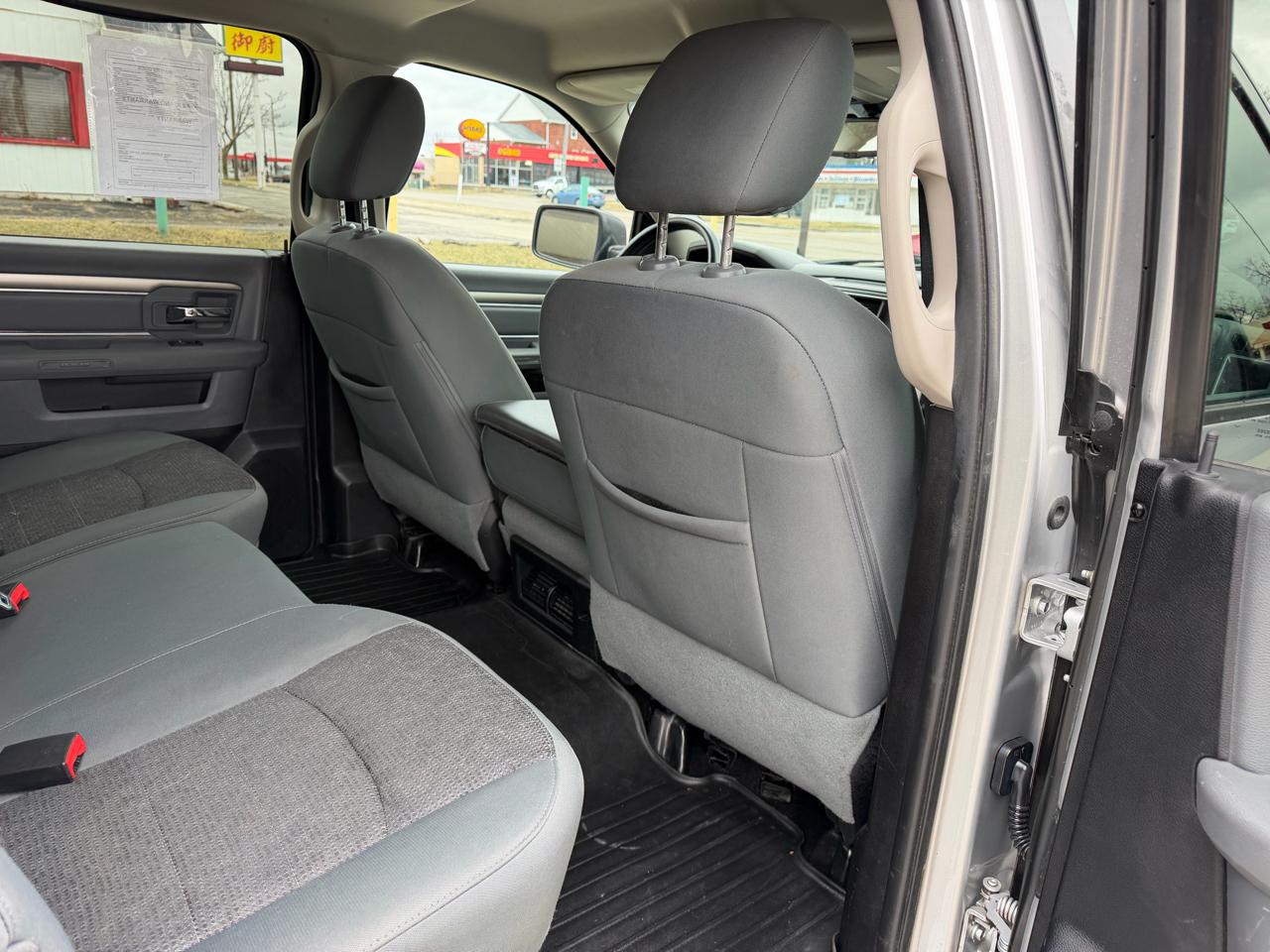 RAM 1500 4WD Crew Cab 140.5" Big Horn 2015