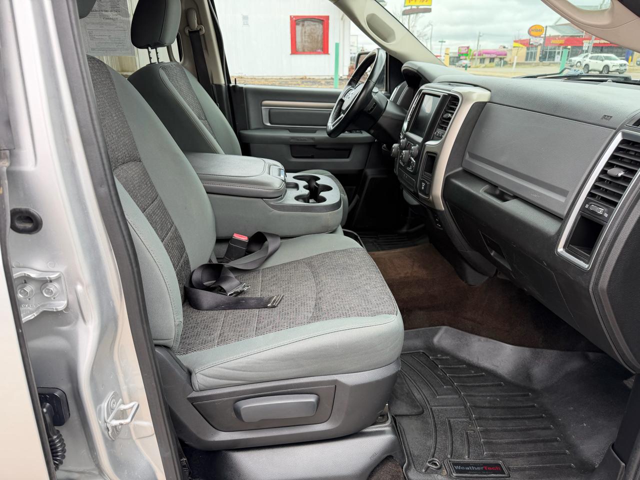 RAM 1500 4WD Crew Cab 140.5" Big Horn 2015