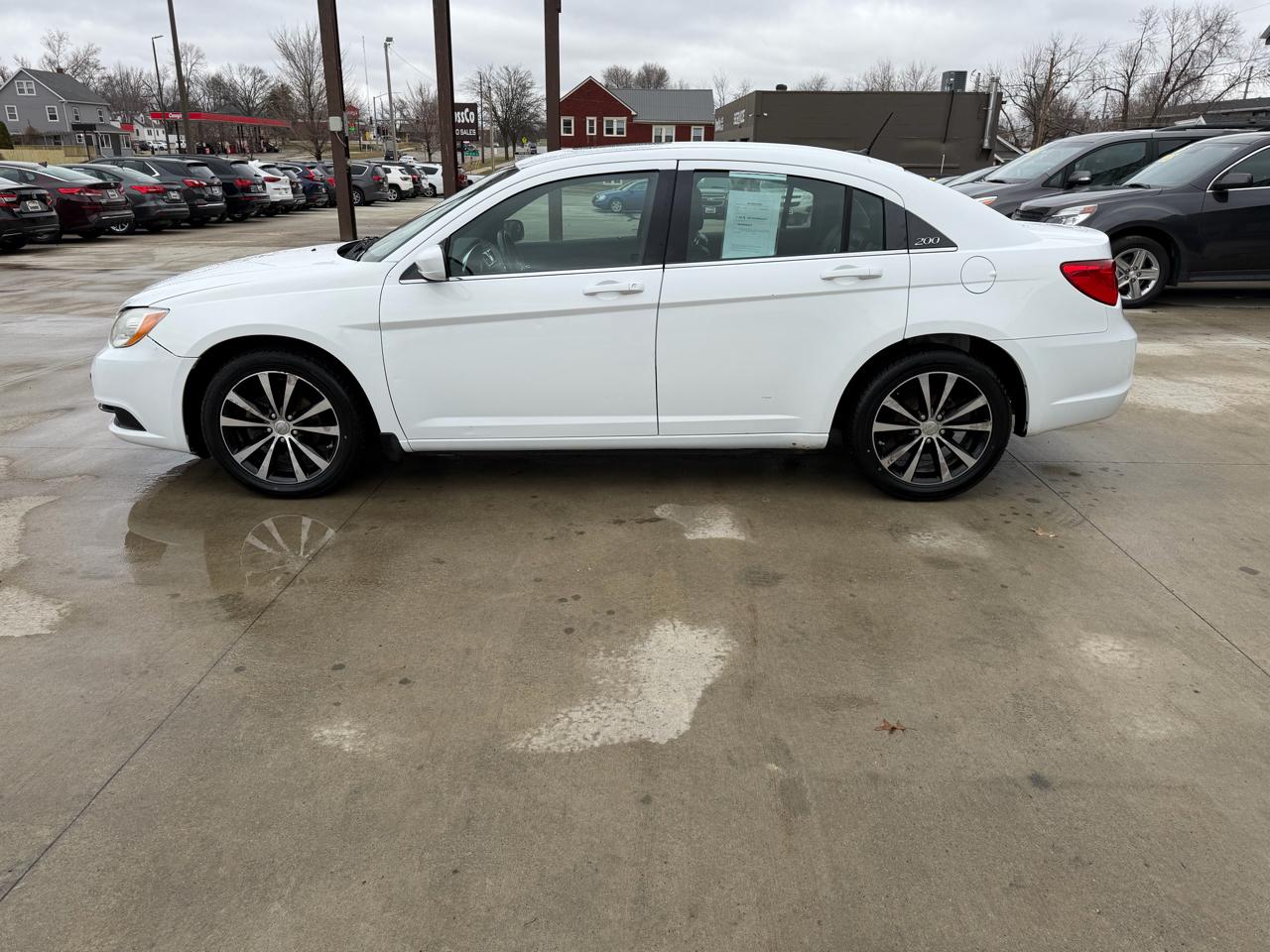 Chrysler 200 4dr Sdn Limited 2013