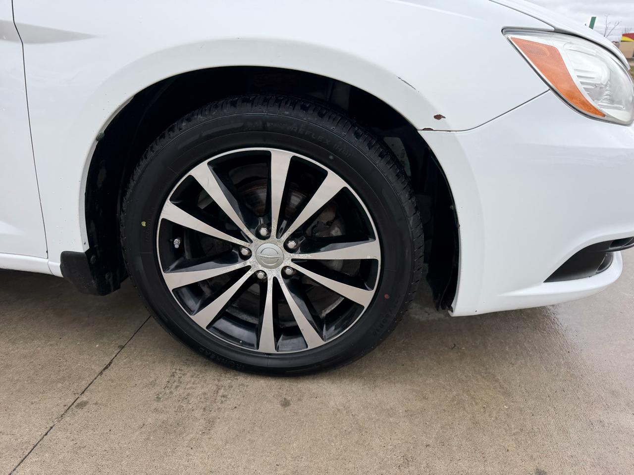 Chrysler 200 4dr Sdn Limited 2013