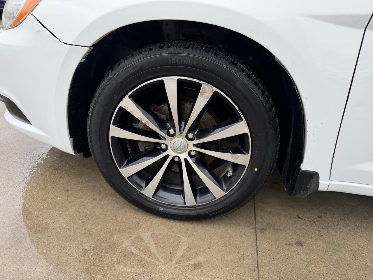 Chrysler 200 4dr Sdn Limited 2013