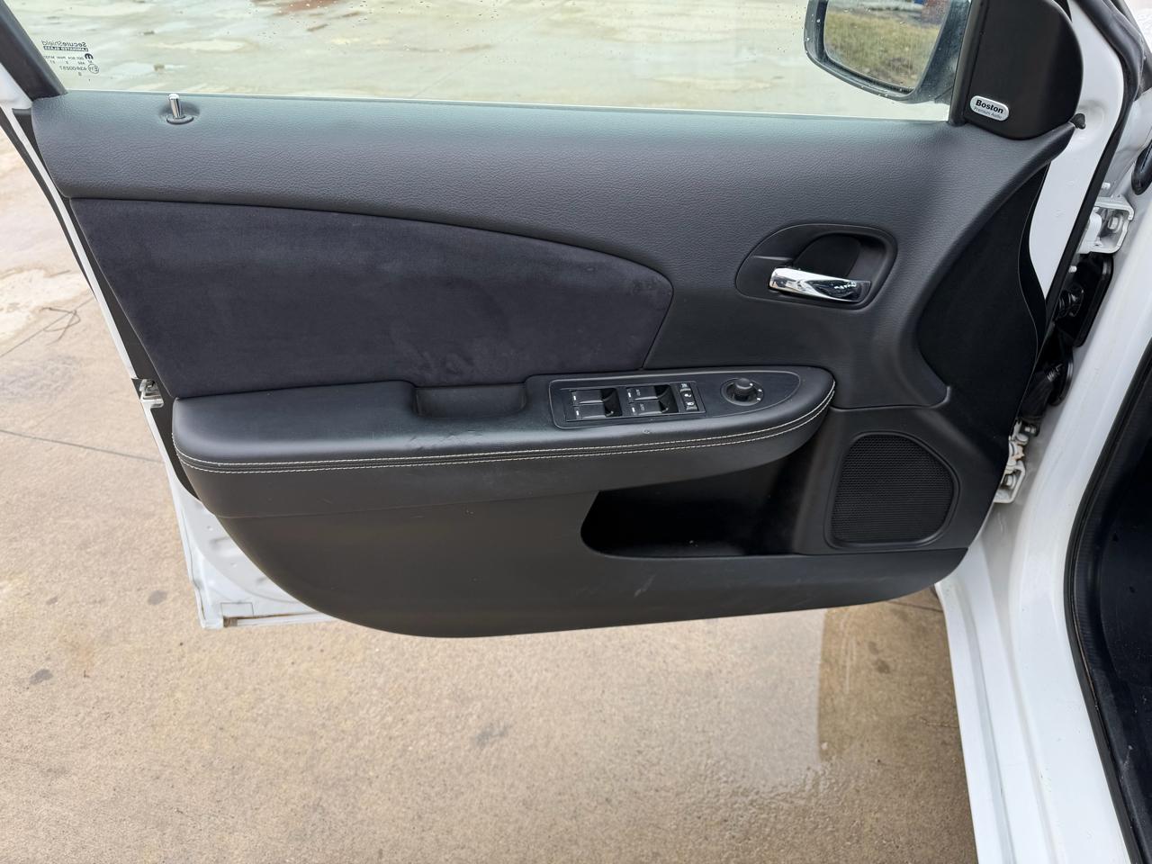 Chrysler 200 4dr Sdn Limited 2013