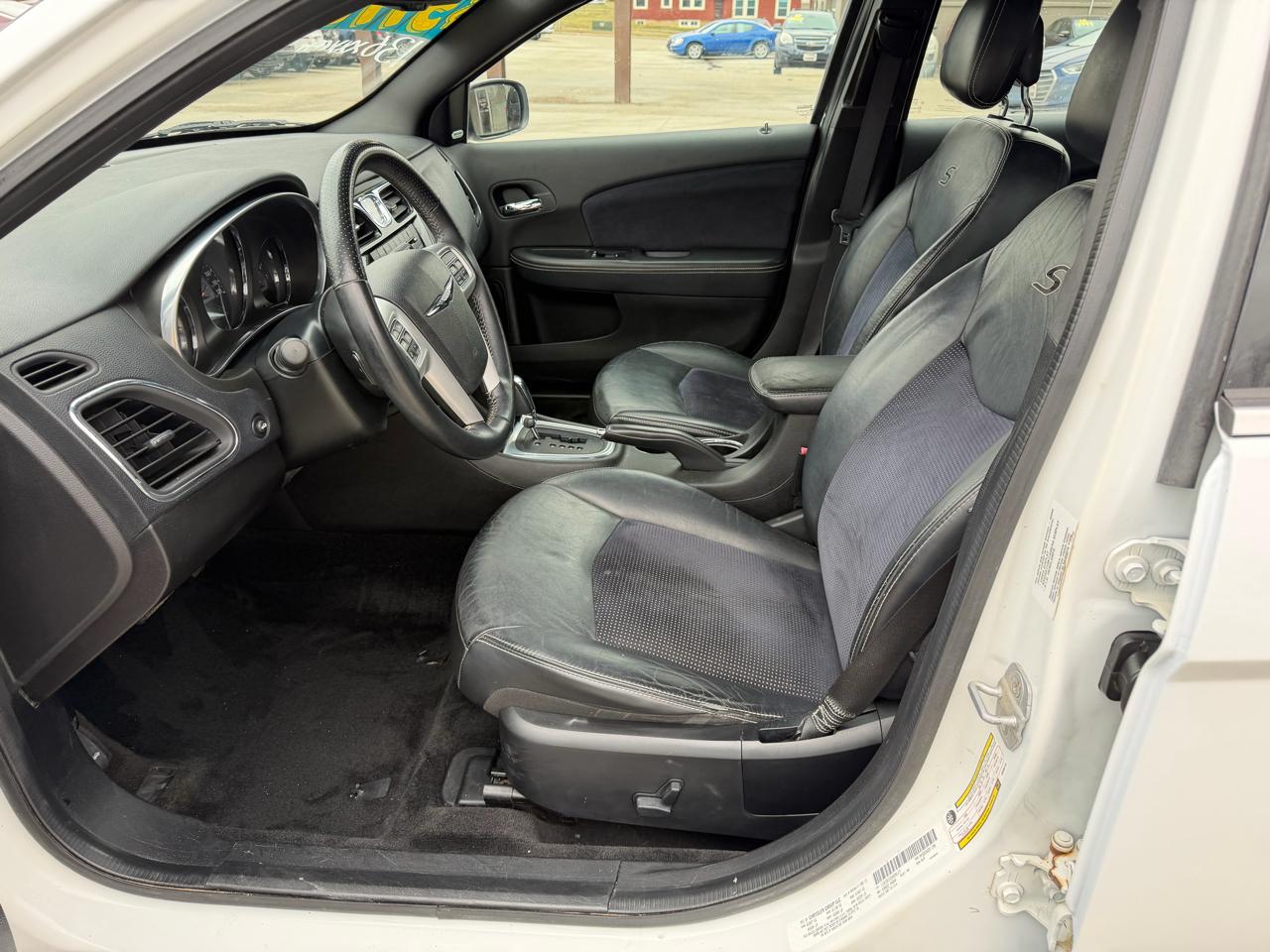 Chrysler 200 4dr Sdn Limited 2013