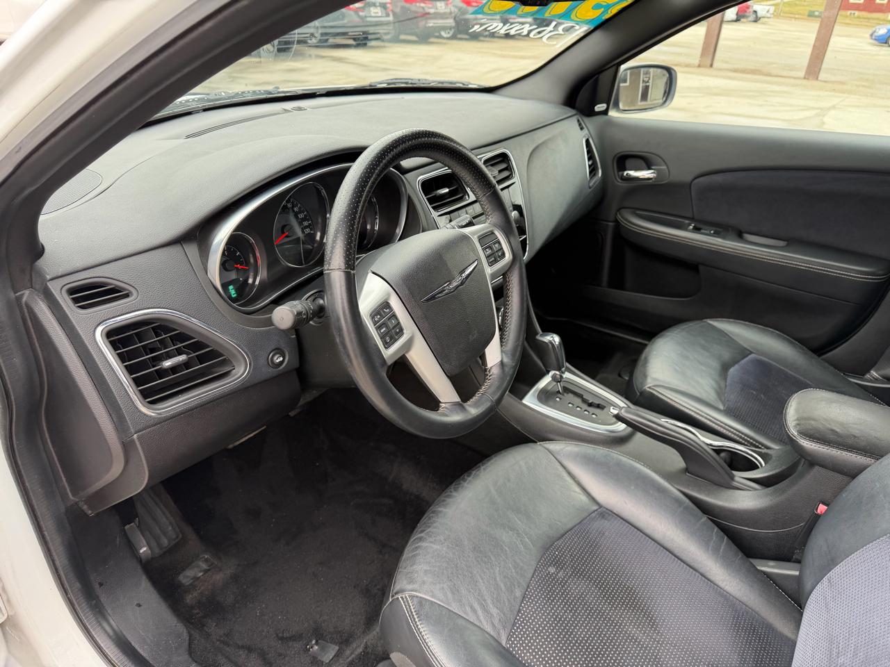 Chrysler 200 4dr Sdn Limited 2013