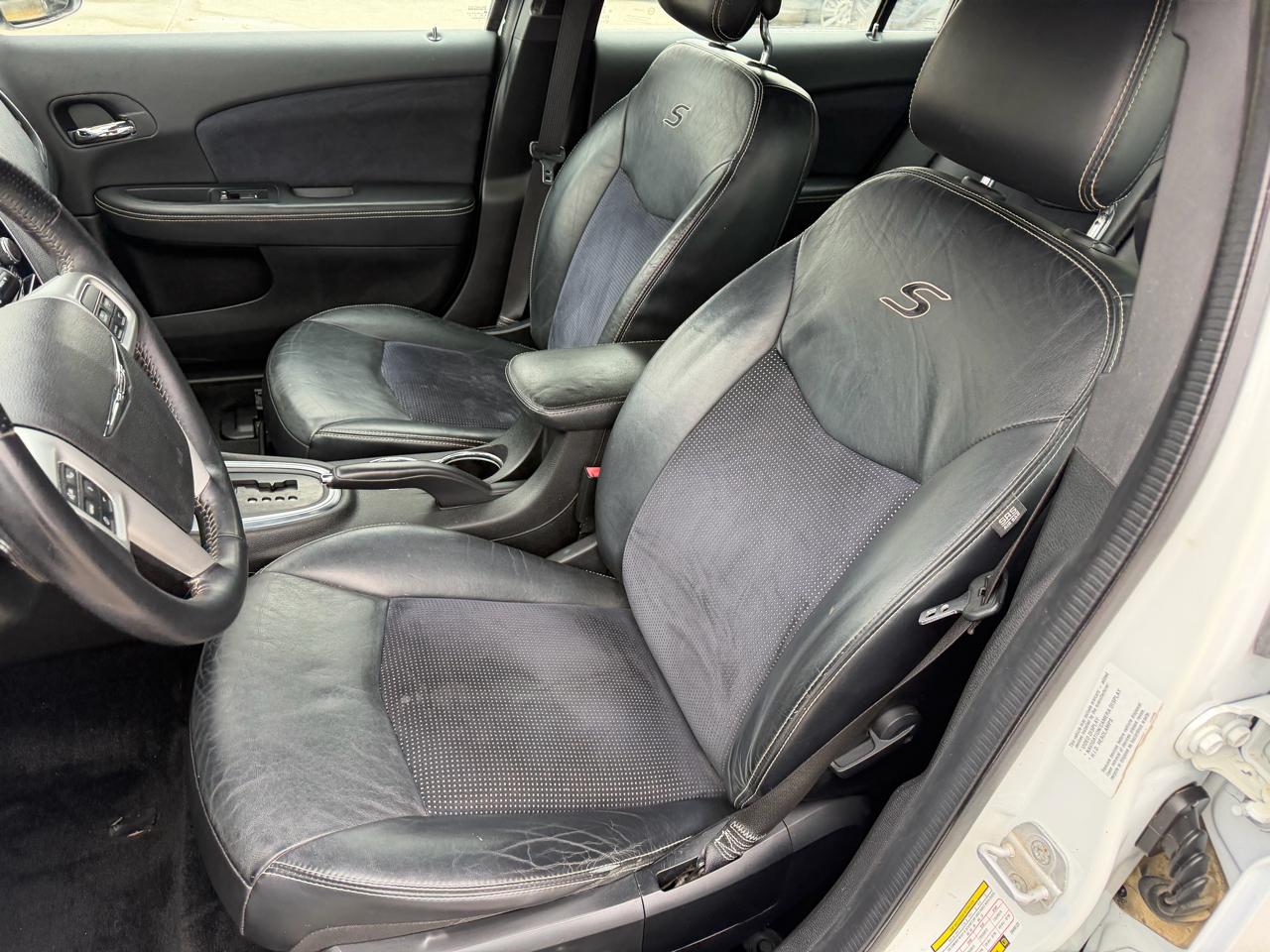 Chrysler 200 4dr Sdn Limited 2013