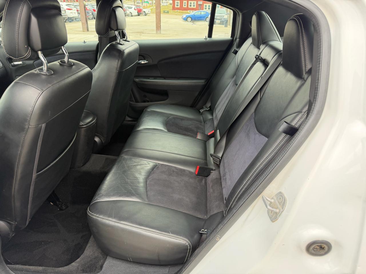 Chrysler 200 4dr Sdn Limited 2013