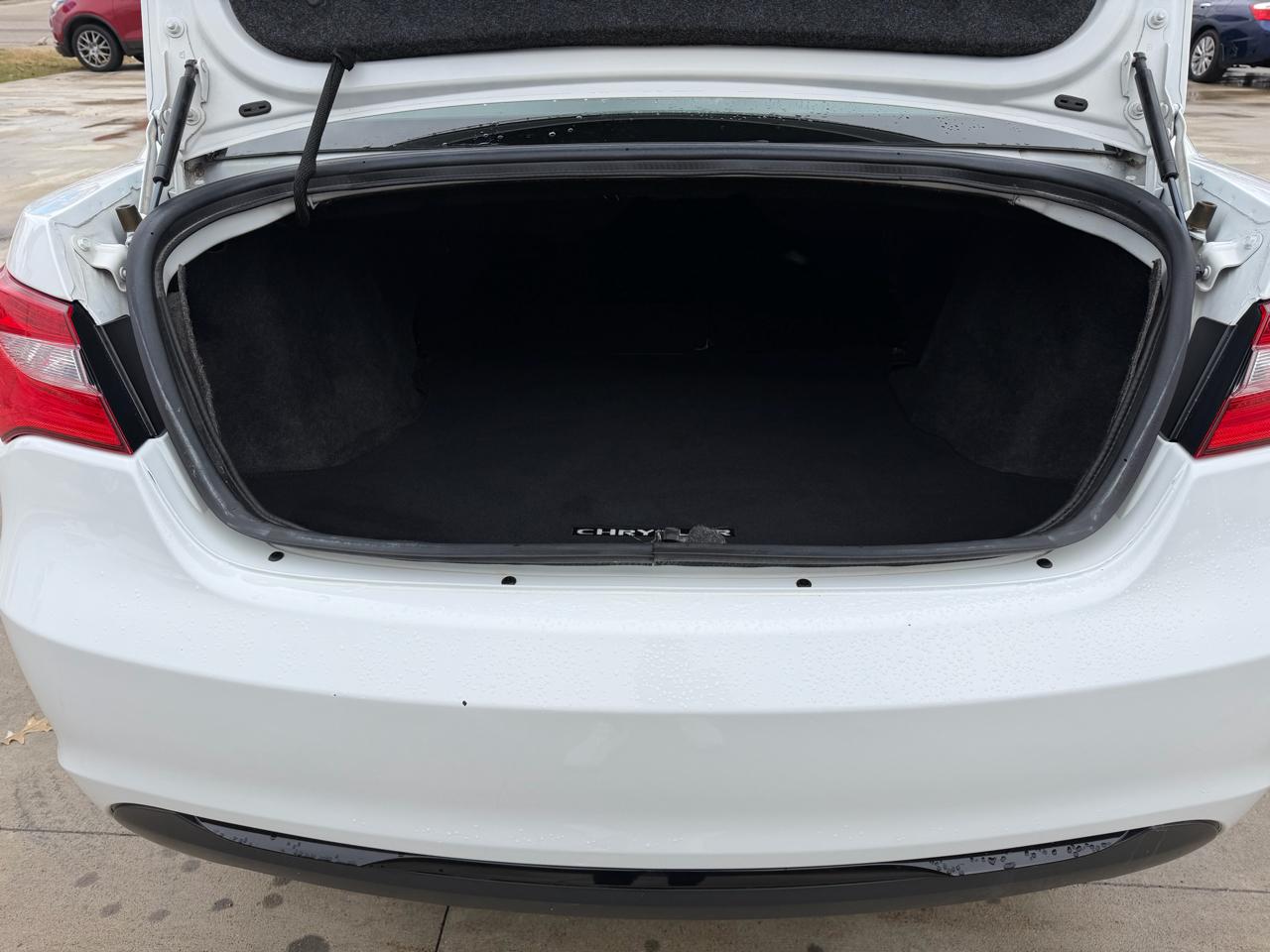 Chrysler 200 4dr Sdn Limited 2013