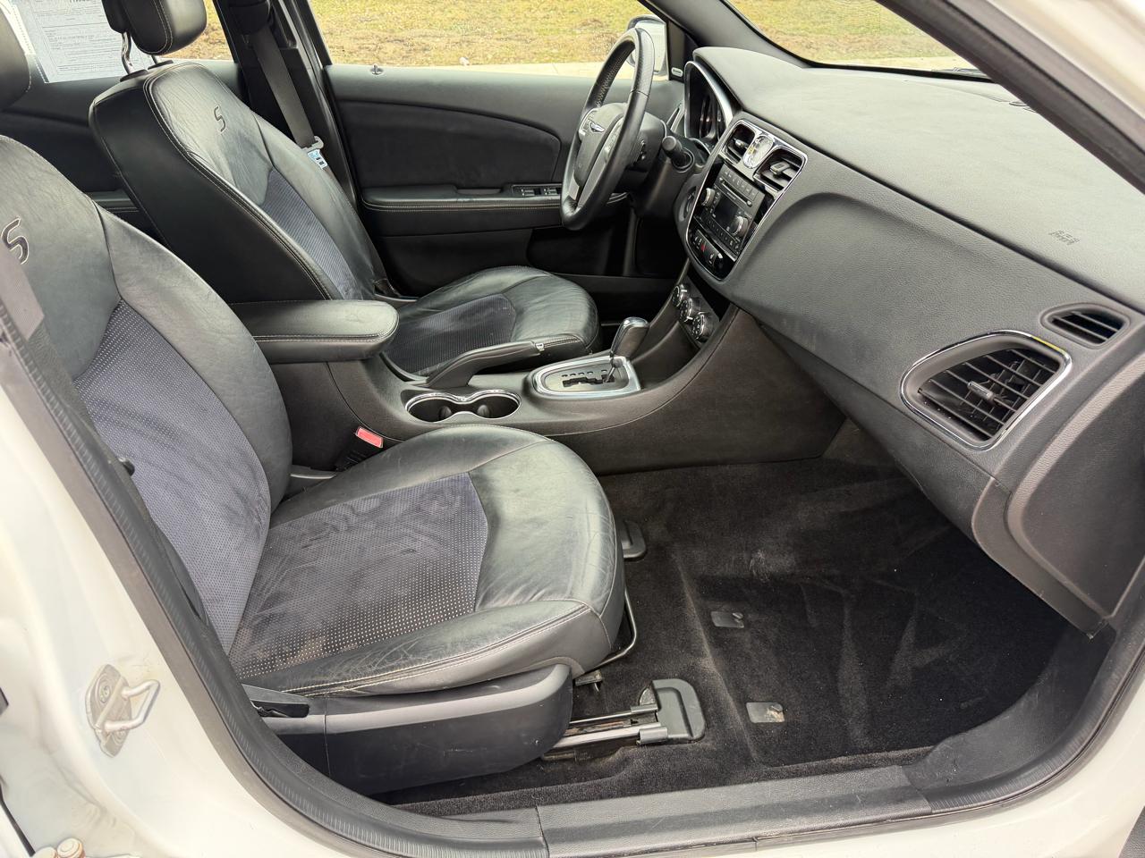 Chrysler 200 4dr Sdn Limited 2013