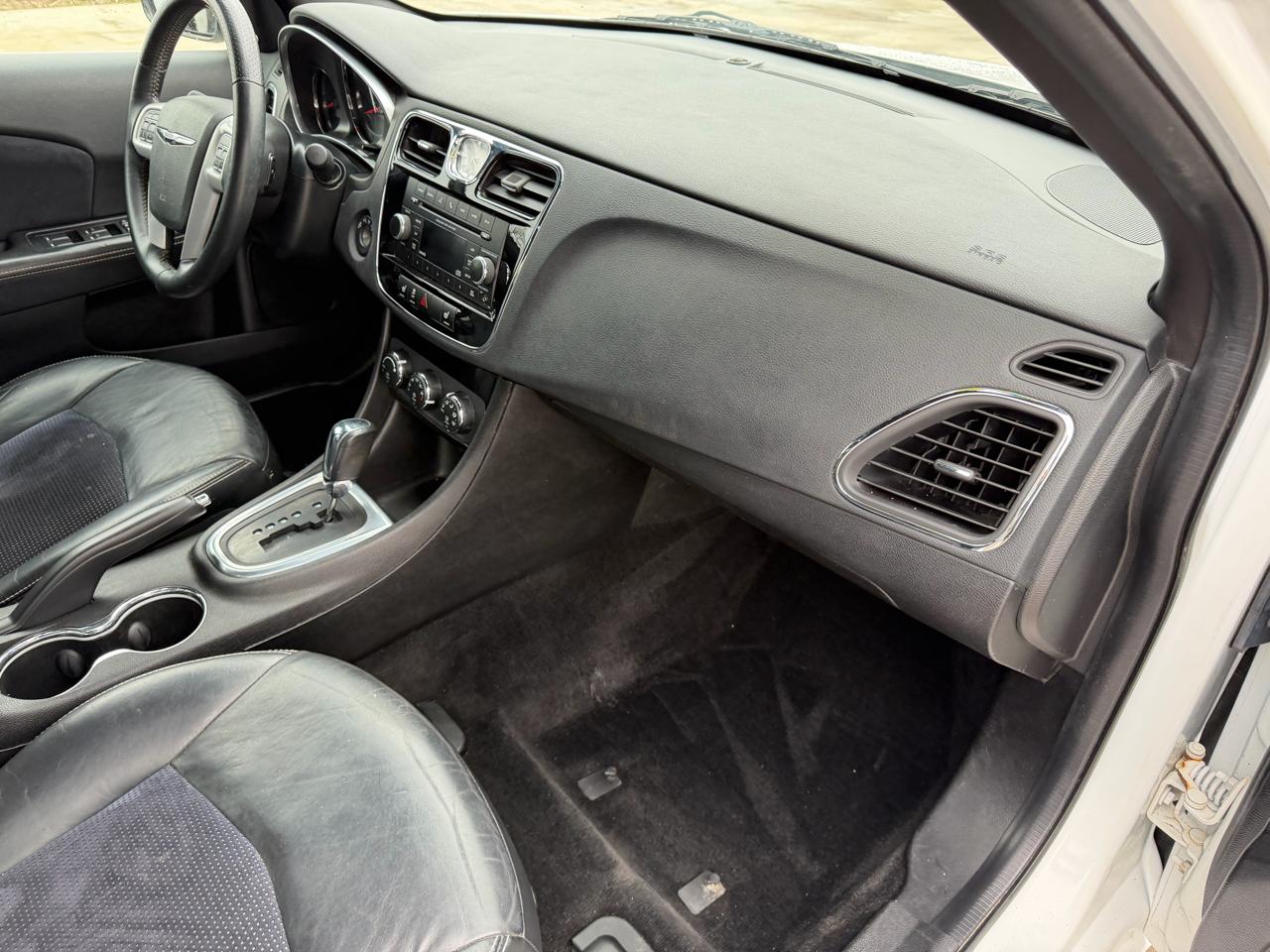 Chrysler 200 4dr Sdn Limited 2013