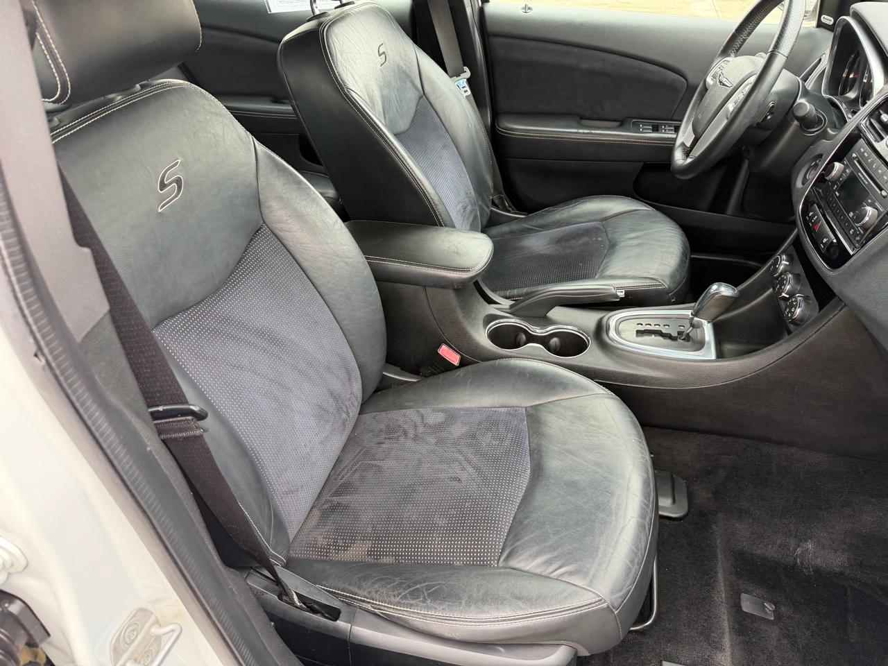 Chrysler 200 4dr Sdn Limited 2013