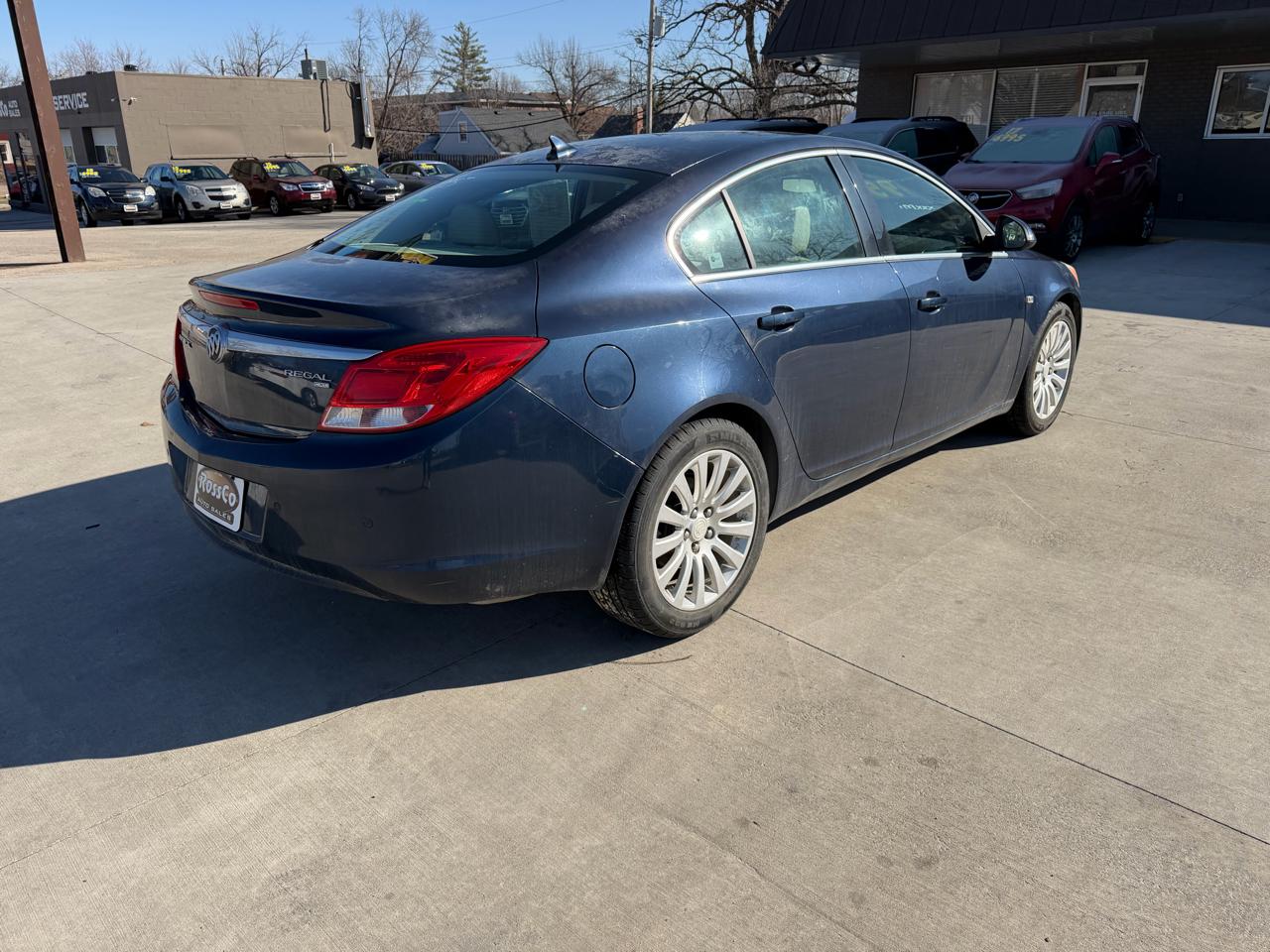 Buick Regal CXL 4D Sedan 2011