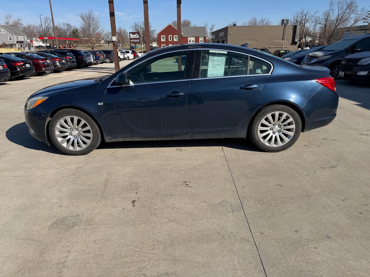 Buick Regal CXL 4D Sedan 2011