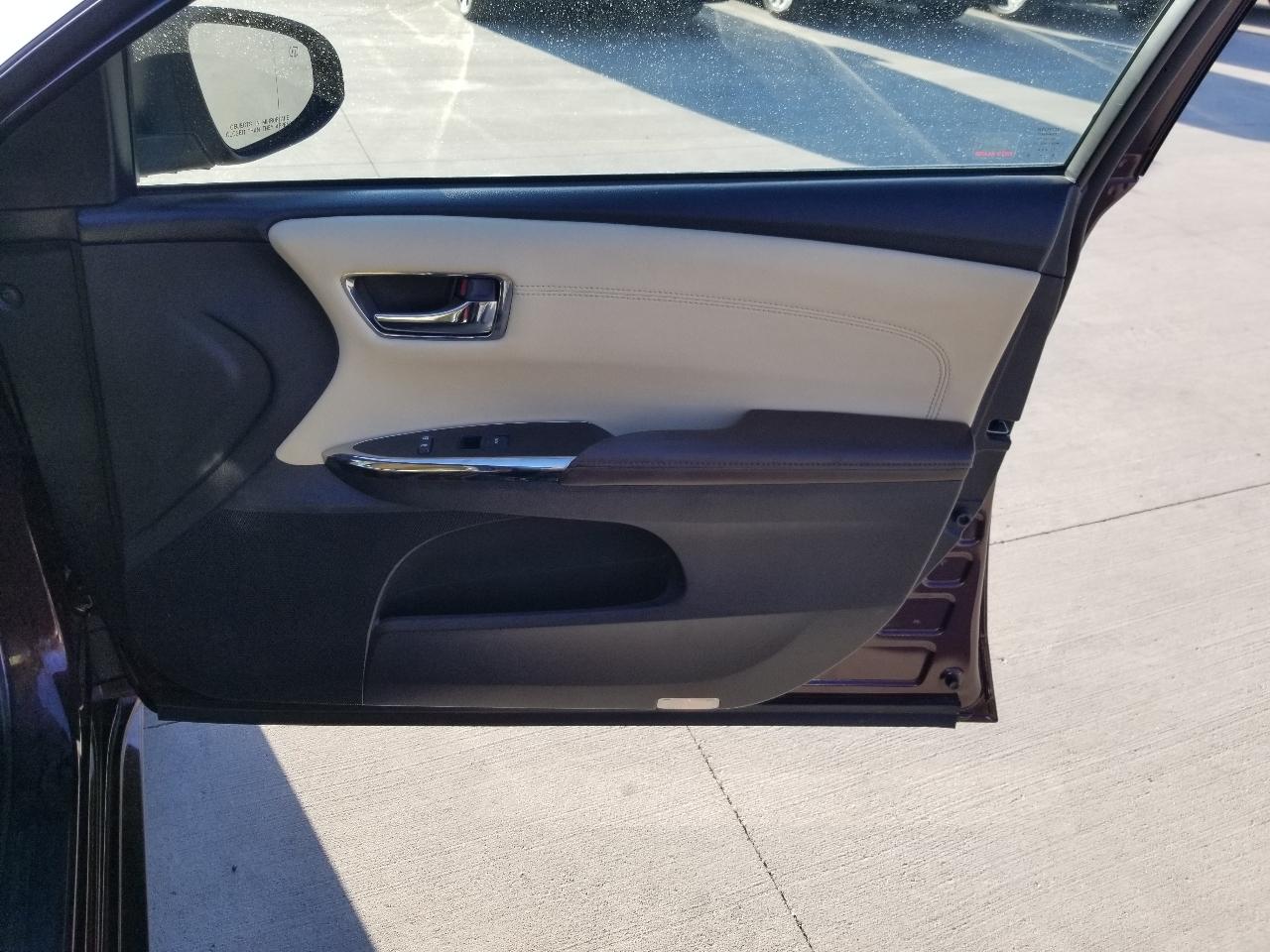 Toyota Avalon Hybrid 4dr Sdn XLE Premium (Natl) 2014