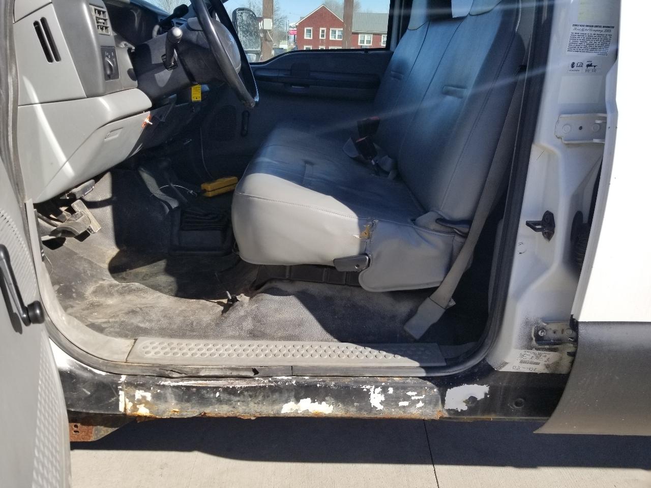 Ford Super Duty F-350 DRW Crew Cab 176" WB XL 2004