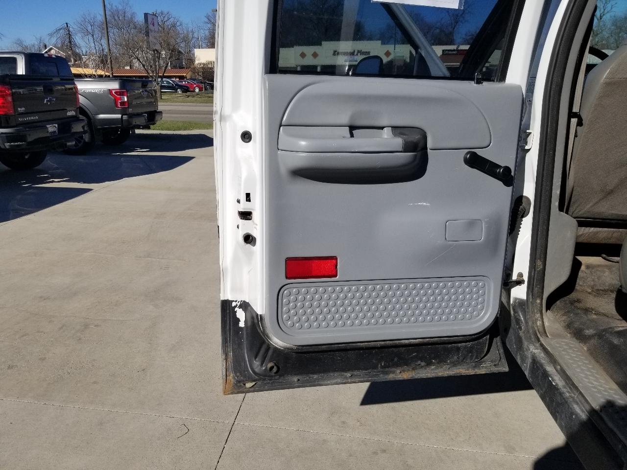 Ford Super Duty F-350 DRW Crew Cab 176" WB XL 2004