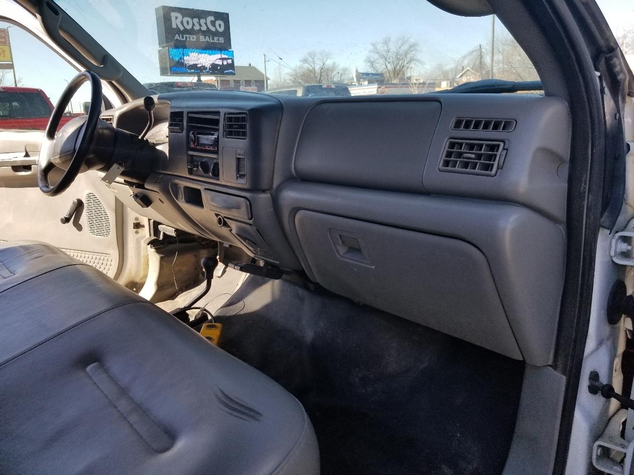 Ford Super Duty F-350 DRW Crew Cab 176" WB XL 2004