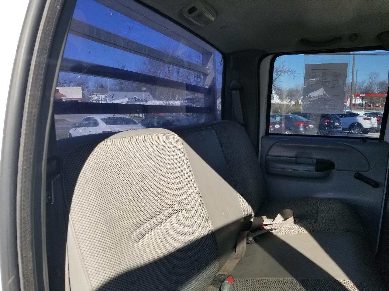 Ford Super Duty F-350 DRW Crew Cab 176" WB XL 2004