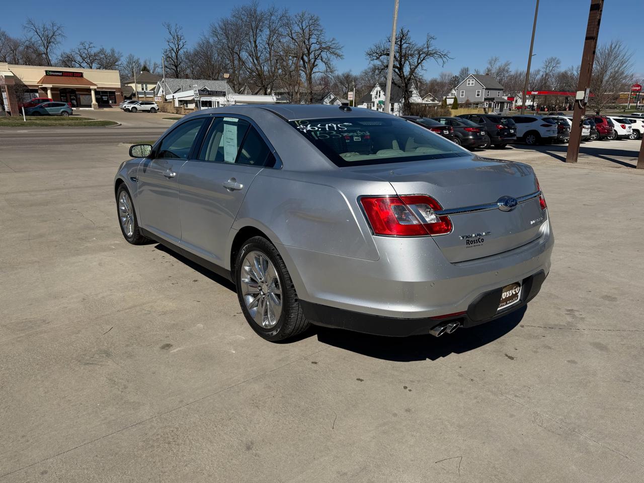 Ford Taurus 4dr Sdn Limited FWD 2010