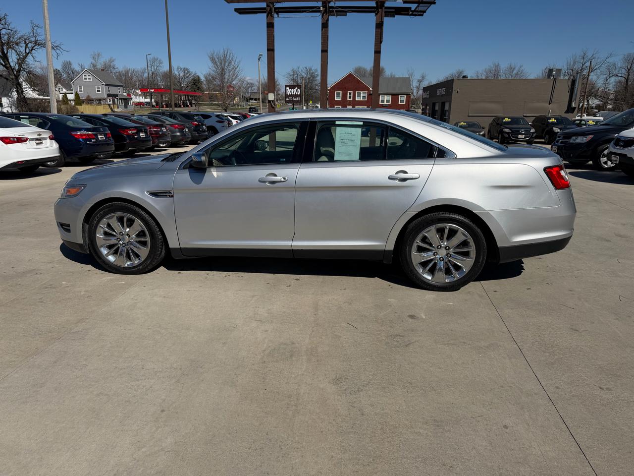 Ford Taurus 4dr Sdn Limited FWD 2010