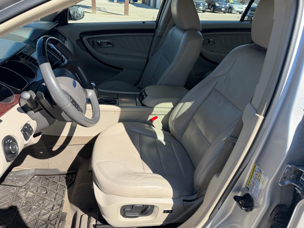 Ford Taurus 4dr Sdn Limited FWD 2010